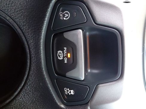 Used 2019 Jeep Compass Latitude w/ Popular Equipment Group AWD/4WD image 12