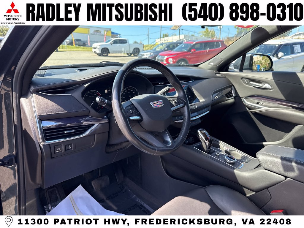 Used 2021 Cadillac XT4 Luxury w/ Cold Weather Package AWD/4WD image 4