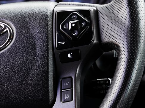 Certified 2022 Toyota Tacoma TRD Off-Road AWD/4WD image 31