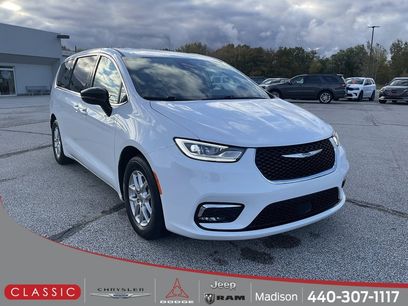 Used 2024 Chrysler Pacifica Touring-L