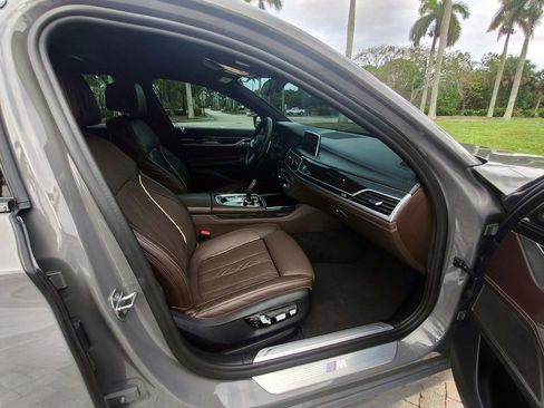 Used 2020 BMW 750i xDrive w/ Executive Package AWD/4WD image 36