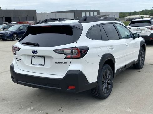 Used 2025 Subaru Outback Onyx Edition image 6