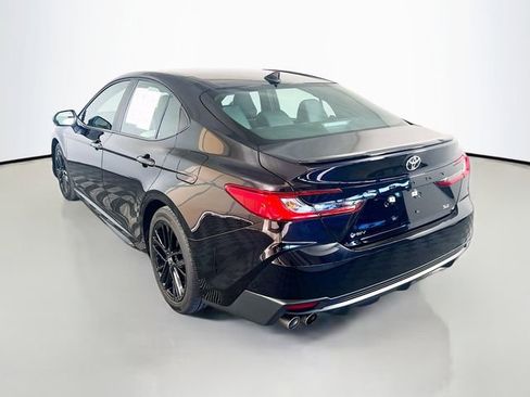 Used 2025 Toyota Camry SE image 5