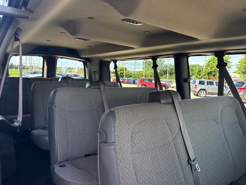 Used 2025 Chevrolet Express 3500 LT w/ LT Preferred Equipment Group RWD image 7