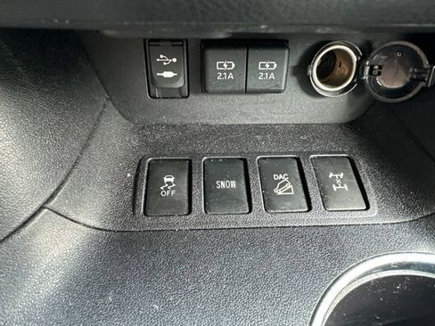 Used 2019 Toyota Highlander XLE AWD/4WD image 11