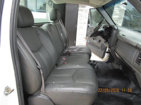Used 2006 Chevrolet Silverado 2500 W/T RWD image 9