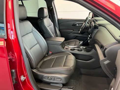 Used 2023 Chevrolet Traverse RS FWD image 18