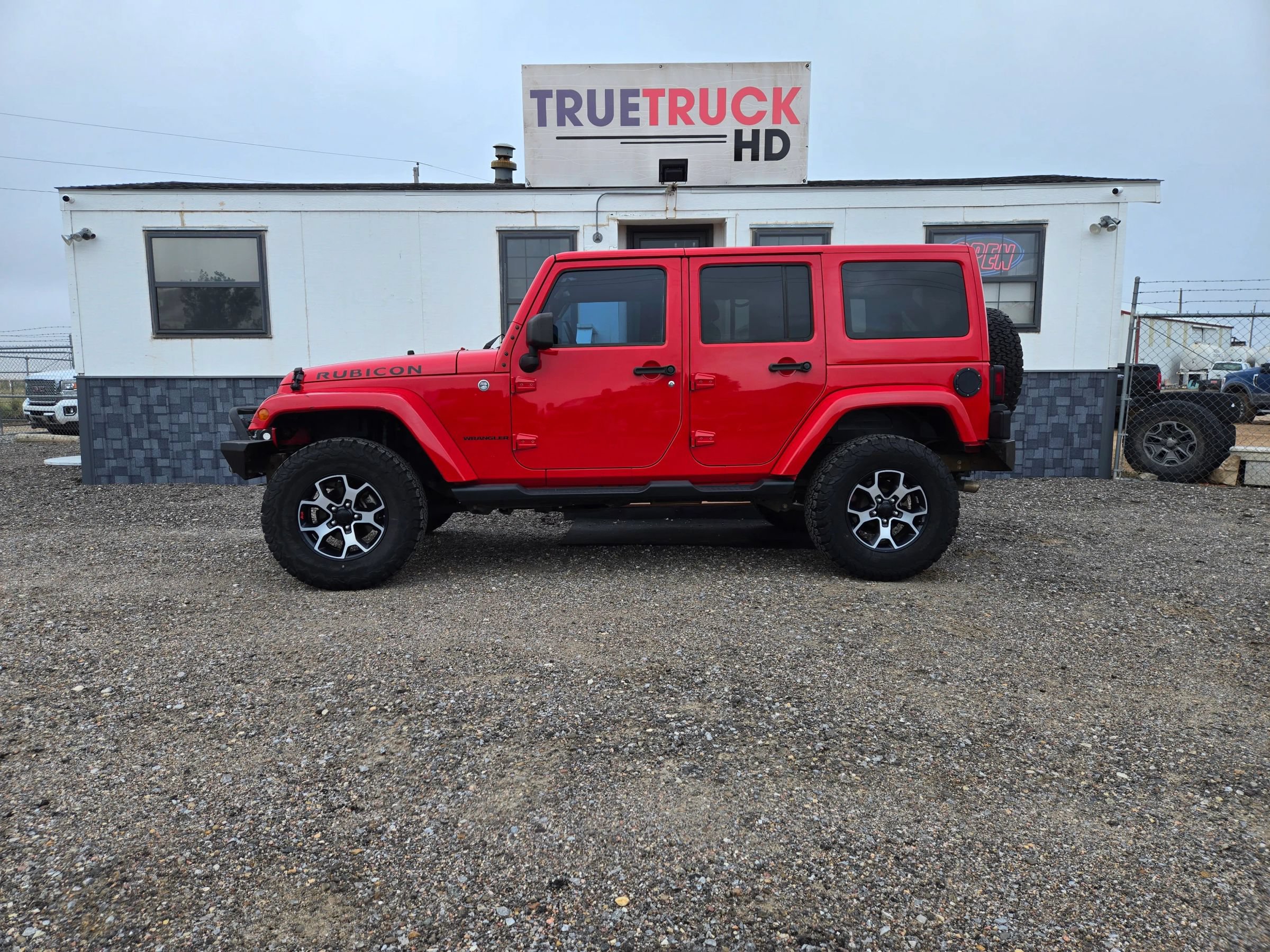 Used 2015 Jeep Wrangler Unlimited Rubicon w/ Connectivity Group AWD/4WD image 2