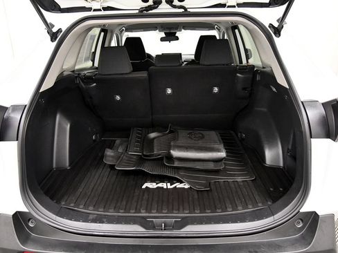 Used 2021 Toyota RAV4 LE AWD/4WD image 7