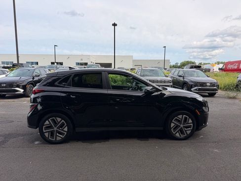 Used 2023 Hyundai Kona Limited FWD image 2