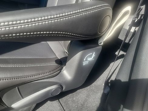 New 2026 Chrysler Pacifica Select image 12