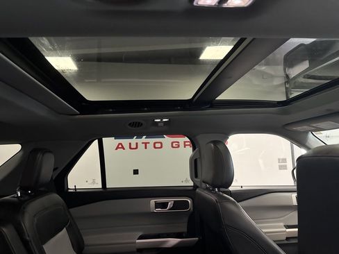 Used 2022 Ford Explorer XLT w/ Equipment Group 202A image 38