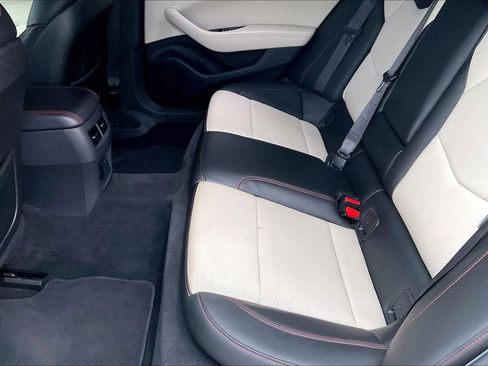 Used 2021 Cadillac CT5 Sport w/ Climate Package image 17