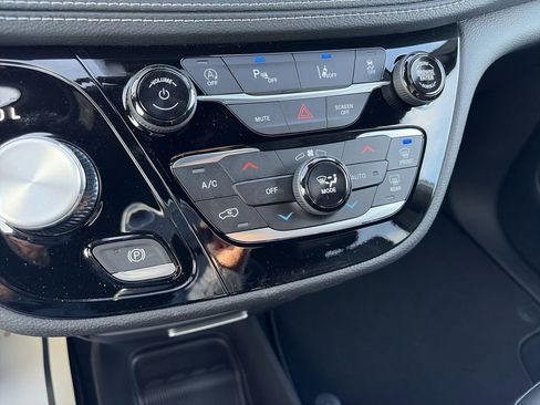 New 2026 Chrysler Pacifica Select w/ S Appearance Package image 18