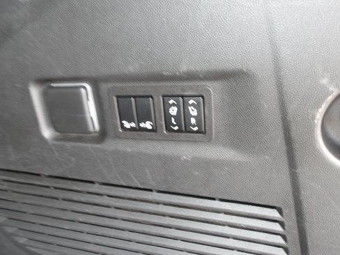 Used 2023 Chevrolet Suburban High Country AWD/4WD image 16