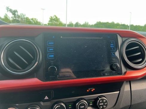 Used 2019 Toyota Tacoma TRD Sport AWD/4WD image 22
