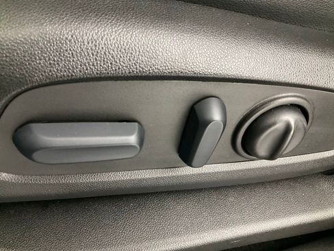 Used 2023 Chevrolet Equinox Premier image 22