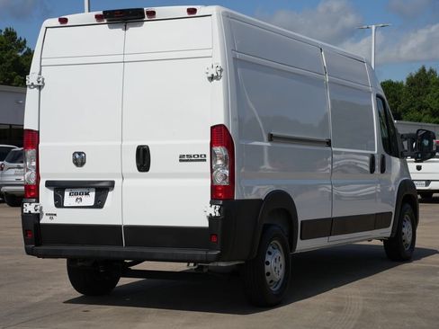 Used 2023 RAM ProMaster 2500 FWD image 3