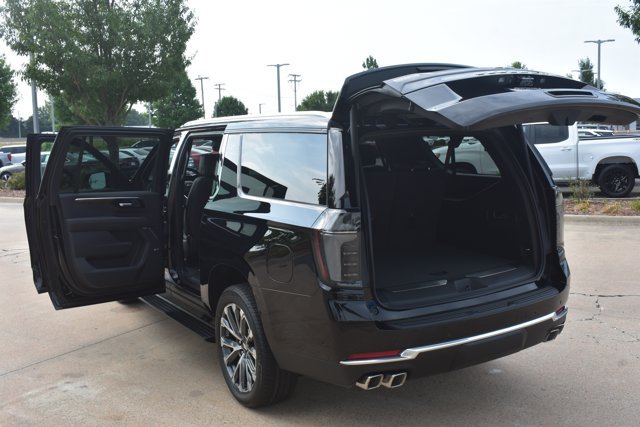 New 2026 Chevrolet Suburban High Country AWD/4WD image 18