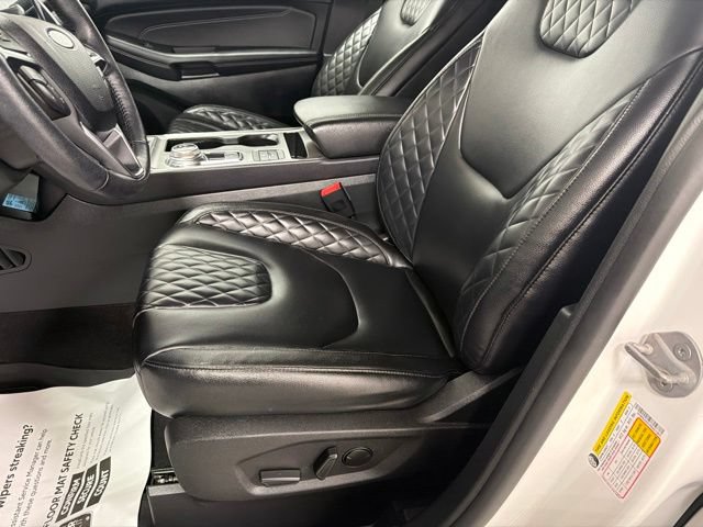 Used 2023 Ford Edge Titanium w/ Class II Trailer Tow Package AWD/4WD image 34