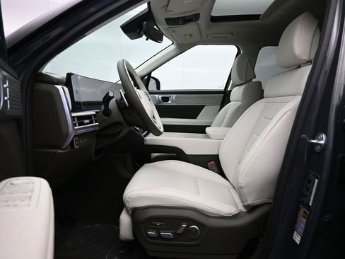 Used 2025 Hyundai Santa Fe Calligraphy image 27