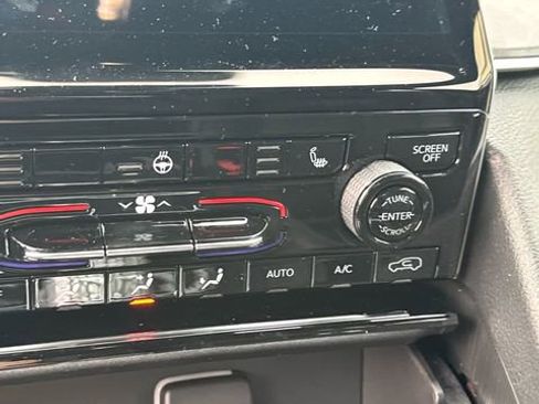 New 2025 Jeep Grand Cherokee Limited w/ Black Appearance Package image 28