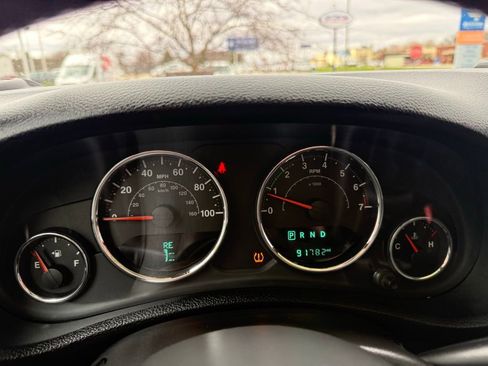 Used 2016 Jeep Wrangler Unlimited Rubicon w/ Connectivity Group AWD/4WD image 9