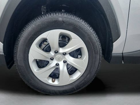 Used 2022 Toyota RAV4 LE AWD/4WD image 25