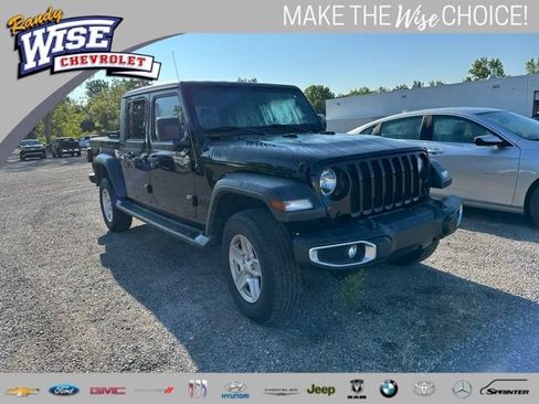 Used 2023 Jeep Gladiator Sport AWD/4WD image 1