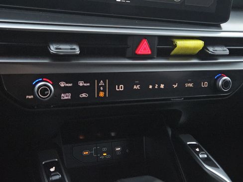 Used 2024 Kia Sorento S image 19