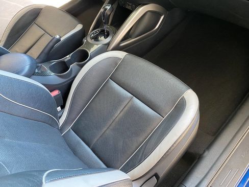 Used 2015 Hyundai Veloster Turbo FWD image 32
