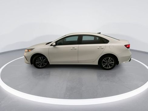 Used 2023 Kia Forte LXS FWD image 3
