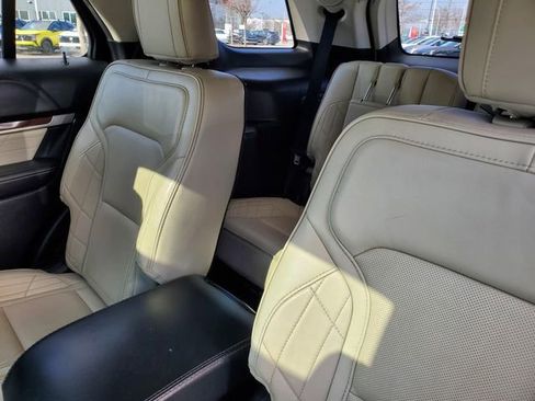 Used 2017 Ford Explorer Platinum image 14