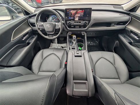 Used 2024 Toyota Grand Highlander XLE image 25