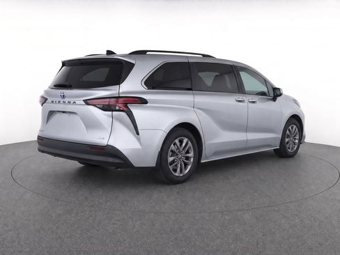 Used 2025 Toyota Sienna XLE w/ XLE Plus Package FWD image 6