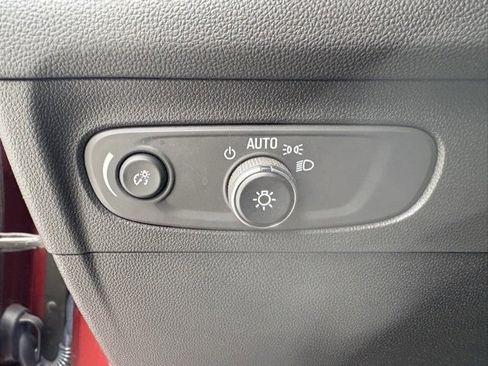 Used 2023 Buick Envision Essence image 30