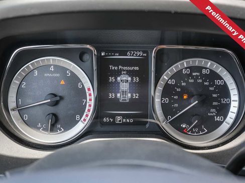 Used 2017 Nissan Titan SV RWD image 18