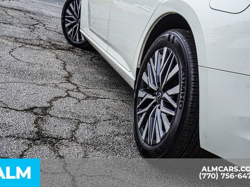 Used 2025 Nissan Altima 2.5 SV FWD image 13