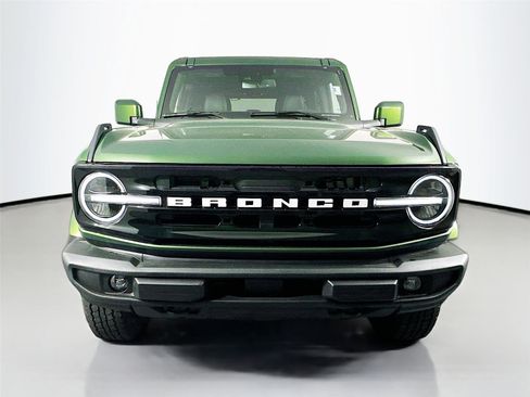 New 2025 Ford Bronco Outer Banks image 2