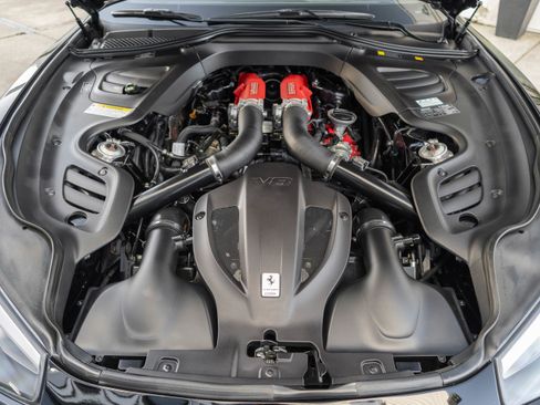 Used 2018 Ferrari GTC4Lusso T image 40