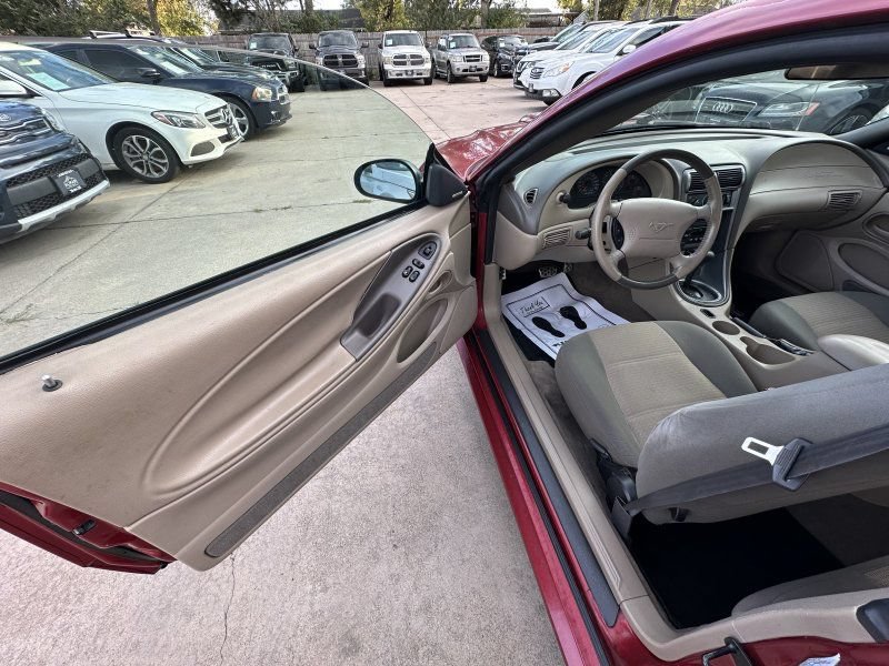 Used 2004 Ford Mustang Coupe RWD image 11