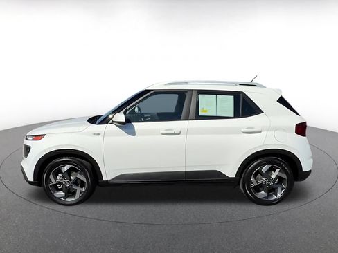 Used 2026 Hyundai Venue SEL FWD image 9