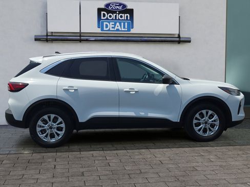 Used 2023 Ford Escape Active AWD/4WD image 2
