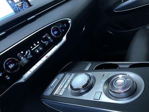 Used 2023 Genesis GV70 2.5T w/ Select Package image 31