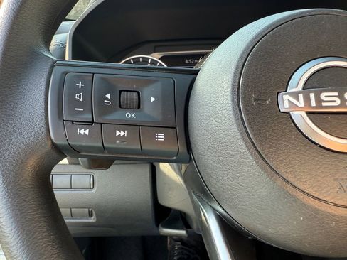 Used 2023 Nissan Rogue SV image 22