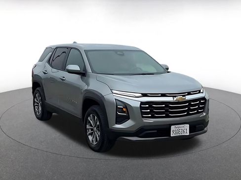 Used 2025 Chevrolet Equinox LT image 3