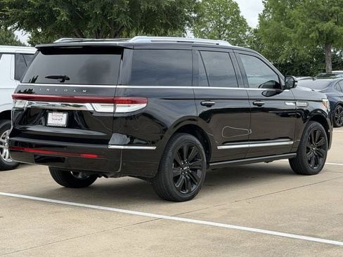 Used 2024 Lincoln Navigator Reserve AWD/4WD image 4