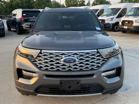 Used 2022 Ford Explorer Platinum w/ Equipment Group 601A AWD/4WD image 2