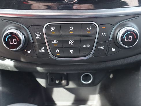 Used 2023 Chevrolet Traverse LT AWD/4WD image 23