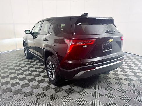 Used 2025 Chevrolet Equinox LT FWD image 5